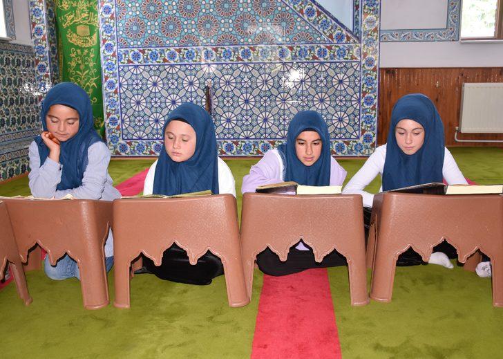 İmam, kurduğu "cami market"le çocuklara camiyi sevdiriyor G4