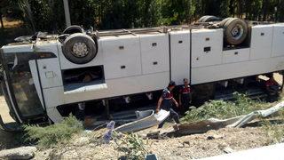 Denizli'de tur otobüsü kaza yaptı! Turistleri taşıyordu...