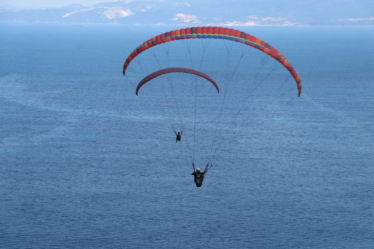 Mavi ve yeşilin buluştuğu Uçmakdere bayram tatilinde paraşüt tutkunlarını ağırlıyor G1