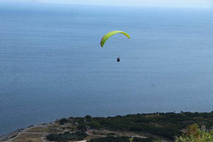 Mavi ve yeşilin buluştuğu Uçmakdere bayram tatilinde paraşüt tutkunlarını ağırlıyor G3