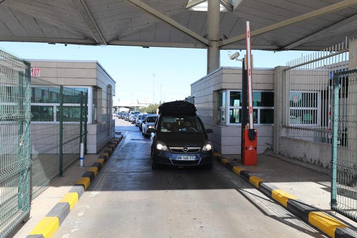 "Memleket hasreti her zaman içimizde" diyen gurbetçilerin anavatana gelişleri sürdü G2