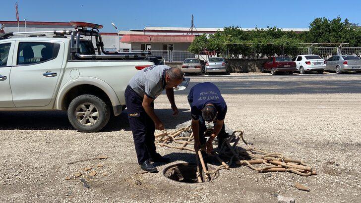 Hatay'da kuyuya düşen köpek yavrusu kurtarıldı G3