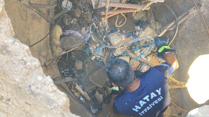 Hatay'da kuyuya düşen köpek yavrusu kurtarıldı G4