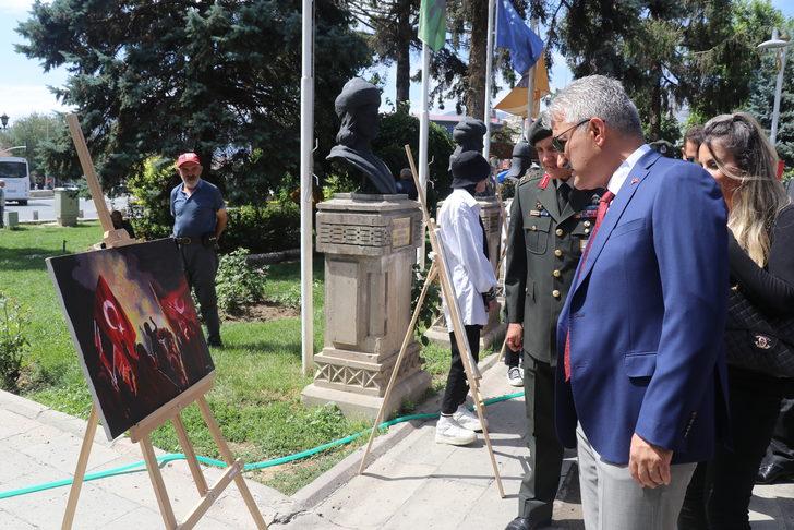 Erzincan'da lise öğrencileri "15 Temmuz" temalı resim ve kitap sergisi açtı G1