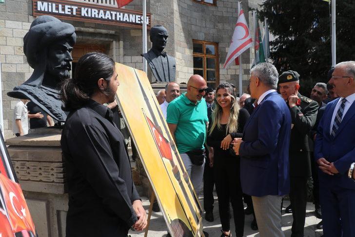 Erzincan'da lise öğrencileri "15 Temmuz" temalı resim ve kitap sergisi açtı G2