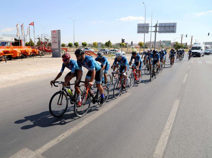 Ömer Halisdemir 6. Ulusal Bisiklet Turu sporcuları Aksaray'dan Niğde'ye doğru yola çıktı G3