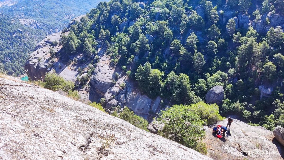 Kahramanmaraş'ta kayalıklardan d&uuml;şen &ccedil;oban kurtarıldı
