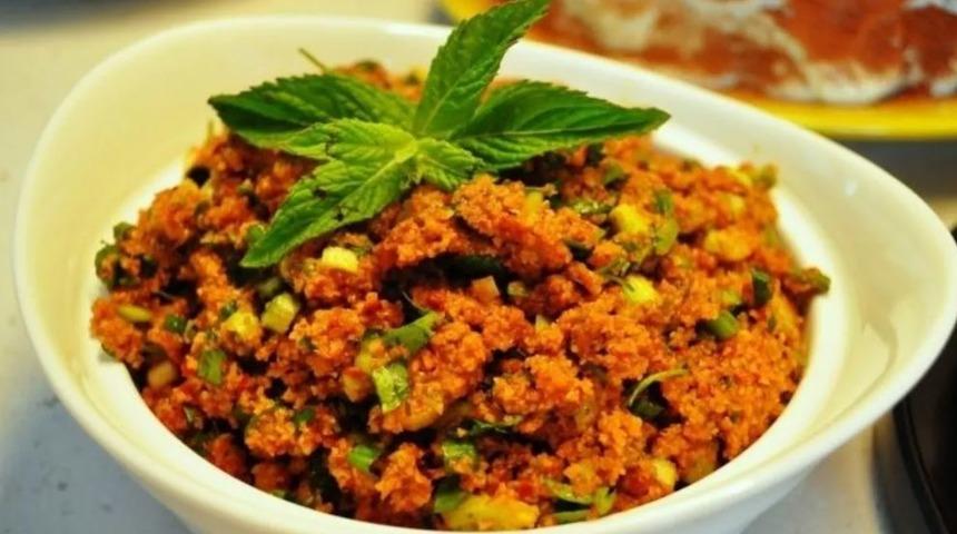 Kısır tarifi nasıl yapılır? Yiyenlerin tarifini sorduğu tam ölçülü malzemelerle kısır tarifi...