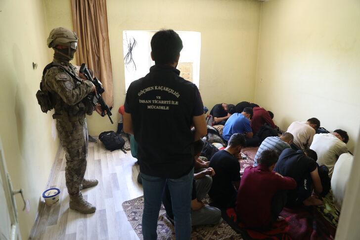 Van'da 23 düzensiz göçmen yakalandı G5