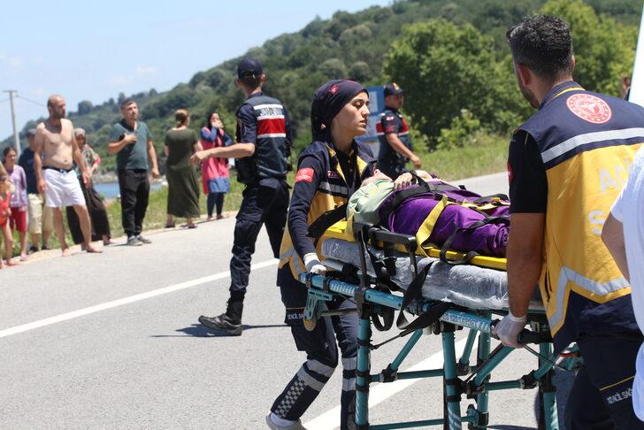 Düzce'de çarpışan iki otomobildeki 1 kişi öldü, 6 kişi yaralandı G2