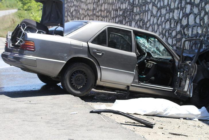 Düzce'de çarpışan iki otomobildeki 1 kişi öldü, 6 kişi yaralandı G3