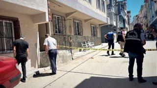 Bursa'da iki aile arasında çıkan silahlı kavgada 3 kişi yaralandı