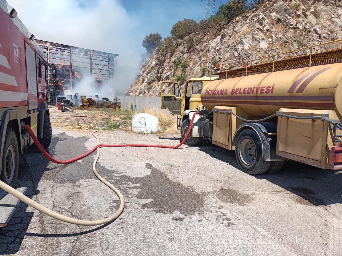 G&Uuml;NCELLEME 2 - İzmir'de s&uuml;t tesisi ve &ccedil;evresindeki yangın kontrol altına alındı