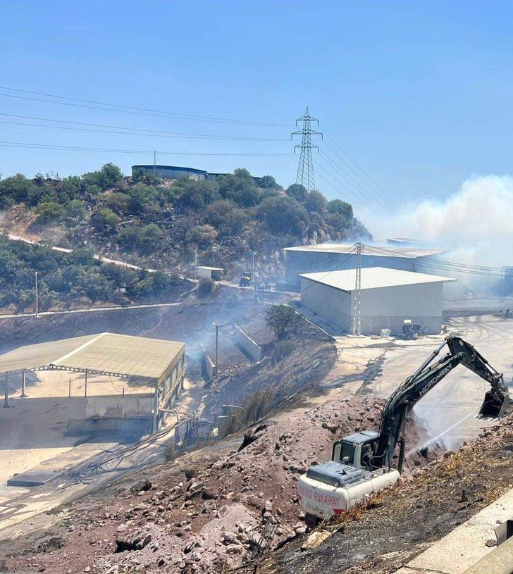 GÜNCELLEME 2 - İzmir'de süt tesisi ve çevresindeki yangın kontrol altına alındı G3