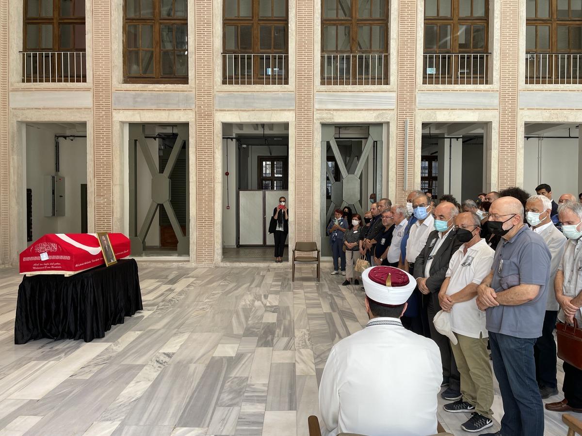 Hayatını kaybeden T&uuml;rkolog Prof. Dr. Kemal Eraslan, son yolculuğuna uğurlandı