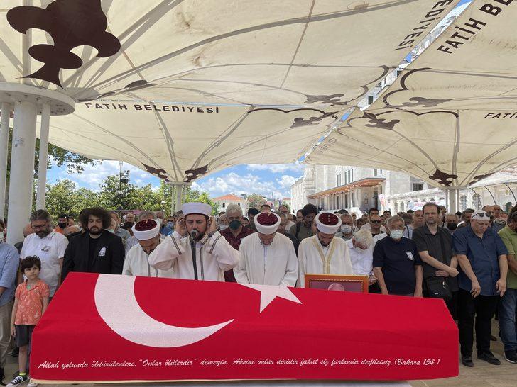 Hayatını kaybeden Türkolog Prof. Dr. Kemal Eraslan, son yolculuğuna uğurlandı G3