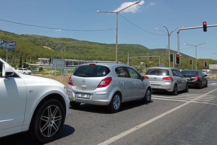Muğla'da bayram trafiği yoğunluğu sürüyor G5
