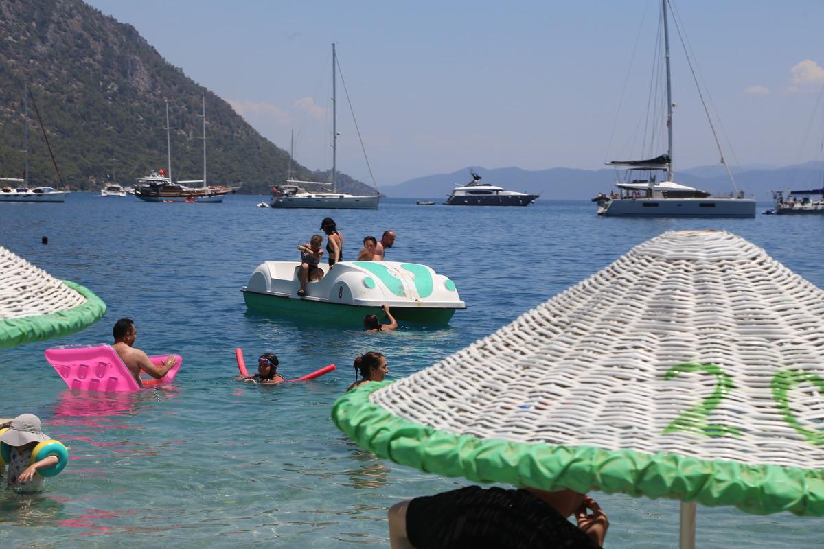 Muğla sahillerinde bayram tatili yoğunluğu s&uuml;rd&uuml;