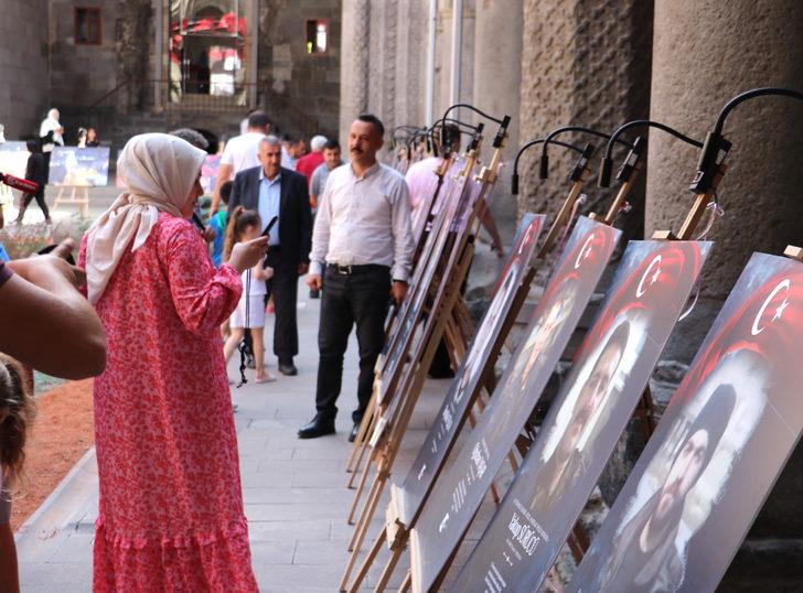 Erzurum'daki Çifte Minareli Medrese'de "15 Temmuz Fotoğraf Sergisi" açıldı G4