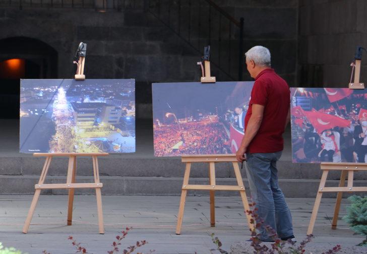 Erzurum'daki Çifte Minareli Medrese'de "15 Temmuz Fotoğraf Sergisi" açıldı G5