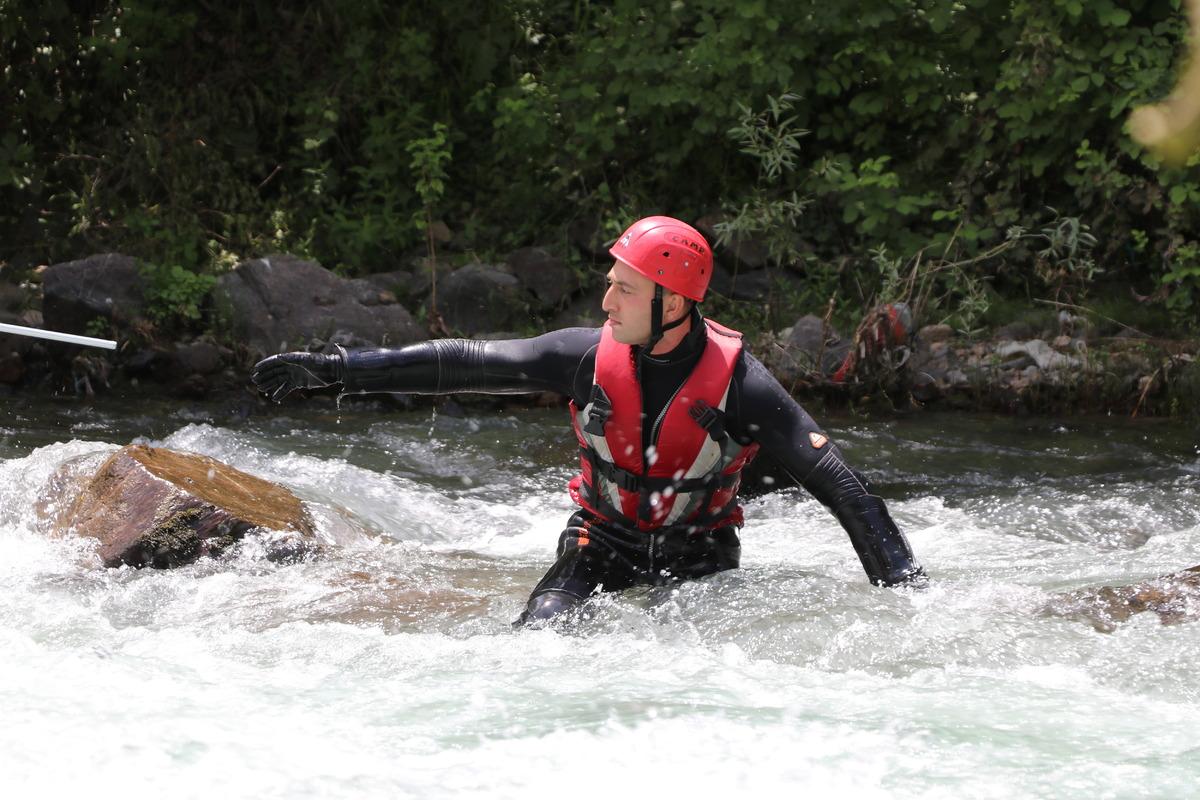 M&uuml;k&uuml;s &Ccedil;ayı'na d&uuml;şen hemşire bir&ccedil;ok noktada aranıyor