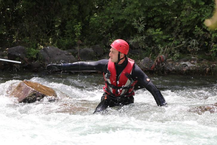 Müküs Çayı'na düşen hemşire birçok noktada aranıyor G1