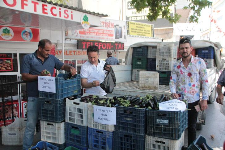 Antalya'da bir çiftçi serada yetiştirdiği 800 kilo patlıcanı ücretsiz dağıttı G2