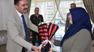 Vali Tekbıyıkoğlu, 15 Temmuz'da doğum gününde şehit olan polisin ailesini ziyaret etti