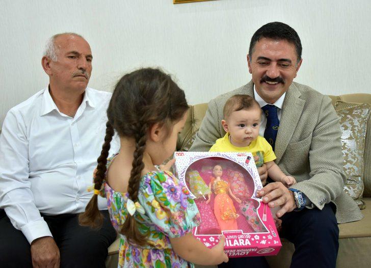 Vali Tekbıyıkoğlu, 15 Temmuz'da doğum gününde şehit olan polisin ailesini ziyaret etti G4