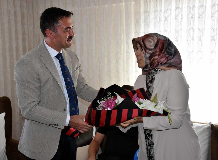 Vali Tekbıyıkoğlu, 15 Temmuz'da doğum gününde şehit olan polisin ailesini ziyaret etti G5