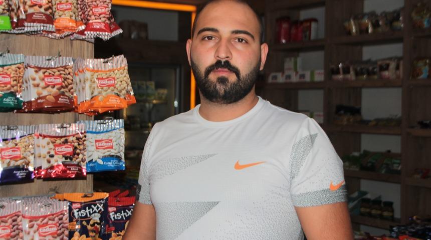 Antalya'da marketteki hırsızlık güvenlik kamerasına yansıdı