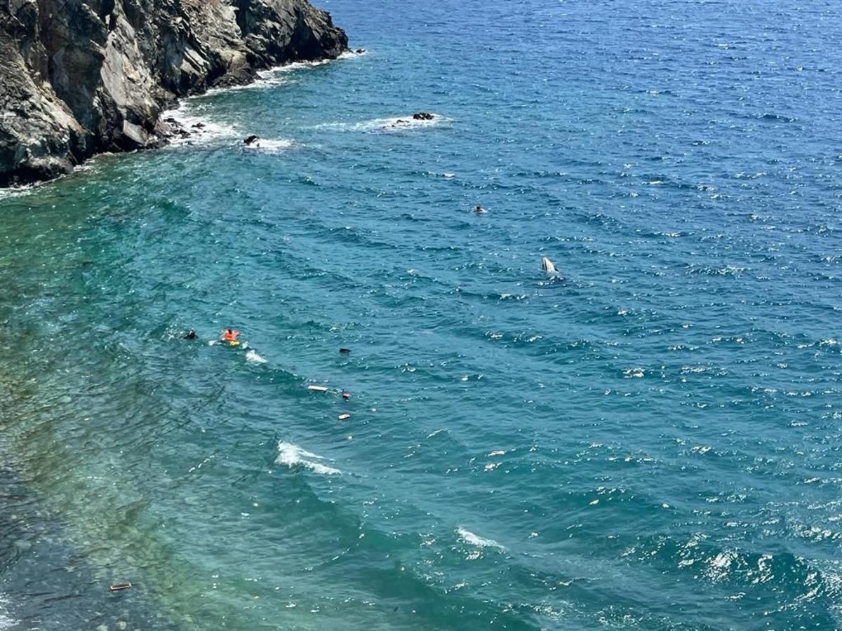 Fethiye'de alabora olan teknedeki 6 kişi y&uuml;zerek karaya &ccedil;ıktı