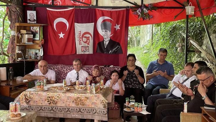 Artvin Valisi Doruk, 15 Temmuz şehitleri Acar ve İnce'nin ailelerini ziyaret etti G3