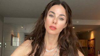 Defne Samyeli mayolu pozuyla Instagram'ı yaktı!