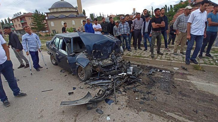 Tokat'ta iki otomobil çarpıştı, 5 kişi yaralandı G1