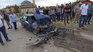 Tokat'ta iki otomobil çarpıştı, 5 kişi yaralandı