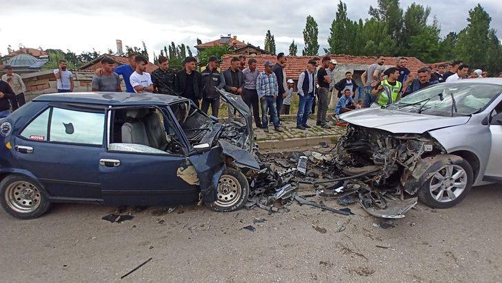 Tokat'ta iki otomobil çarpıştı, 5 kişi yaralandı G2