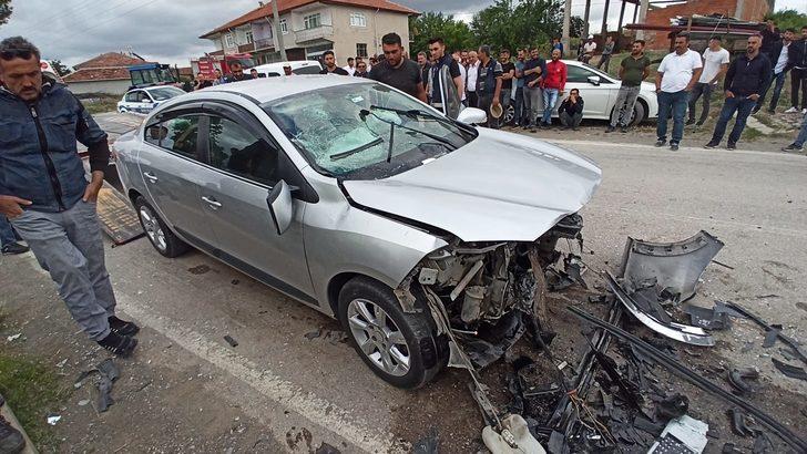 Tokat'ta iki otomobil çarpıştı, 5 kişi yaralandı G3