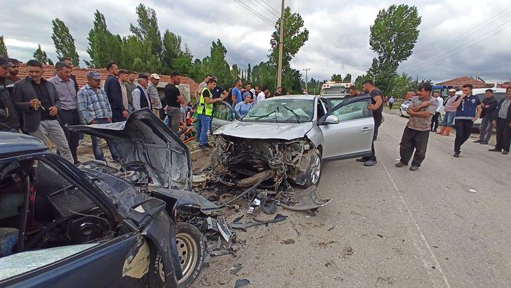 Tokat'ta iki otomobil çarpıştı, 5 kişi yaralandı G4