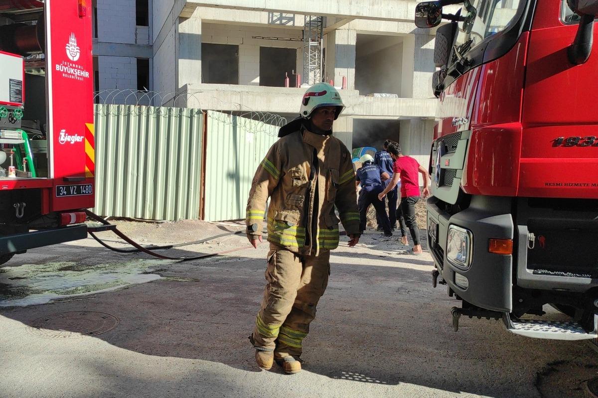 Kartal'da inşaat halindeki iş merkezinde &ccedil;ıkan yangın s&ouml;nd&uuml;r&uuml;ld&uuml;