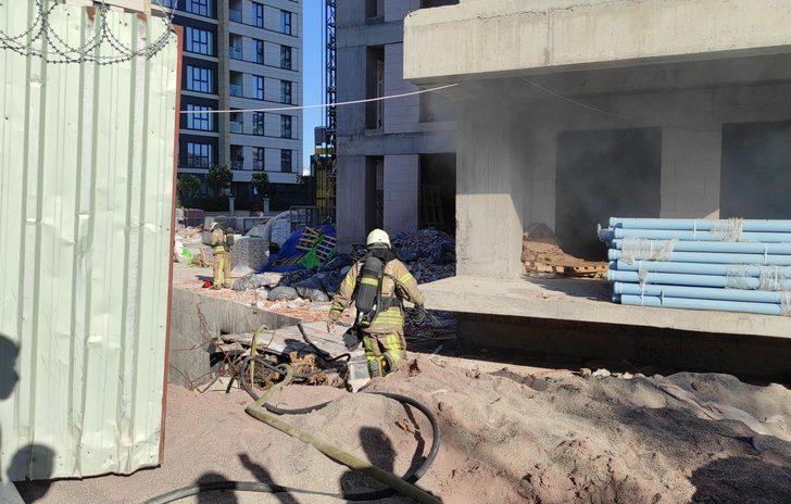 Kartal'da inşaat halindeki iş merkezinde çıkan yangın söndürüldü G3