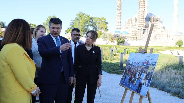 Edirne'deki Selimiye Meydanı'nda 15 Temmuz fotoğrafları sergisi açıldı