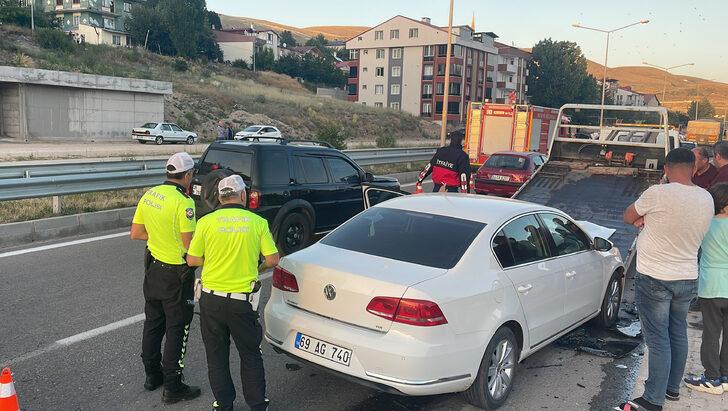 Bayburt'ta iki otomobilin çarpıştığı kazada 5 kişi yaralandı G1
