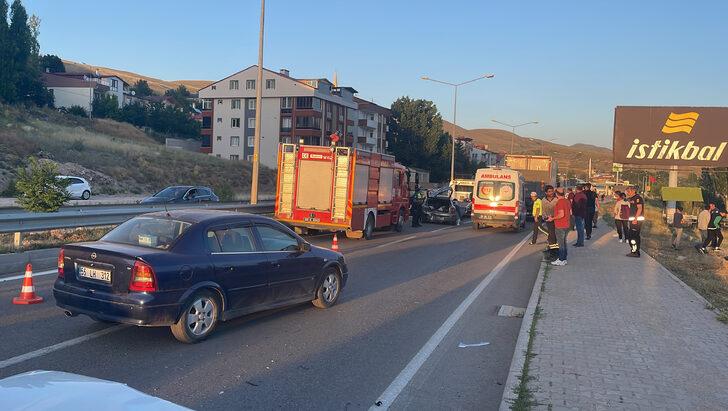 Bayburt'ta iki otomobilin çarpıştığı kazada 5 kişi yaralandı G4