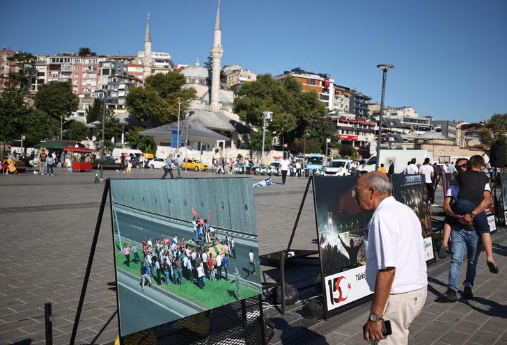 15 Temmuz şehidinin yaralıları taşıdığı motosiklet Üsküdar Meydanı'nda sergileniyor G2