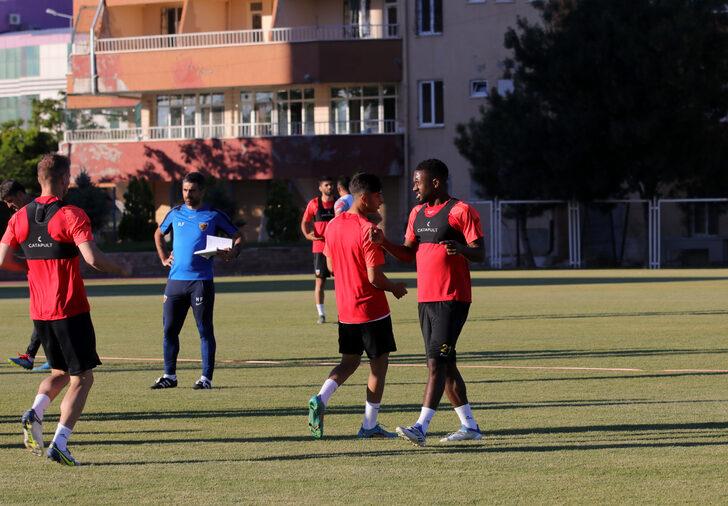Kayserispor'da teknik heyet ve oyuncular sezon hazırlıklarından memnun G4