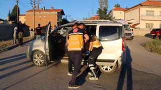 Sivas'ta otomobil ile hafif ticari aracın çarpıştığı kazada 2 kişi yaralandı