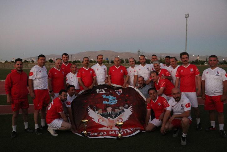 Niğde'de protokol üyeleri dostluk maçı yaptı G3