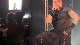 Hayko Cepkin'den Çocuğum nasıl uyuyacak diyen hayranına jest! Konserinde ninni söyledi 