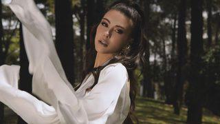 Baba dizisinin Elif'i Dilara Aksüyek adeta şov yaptı! Denizin içinden mayosuyla poz verdi